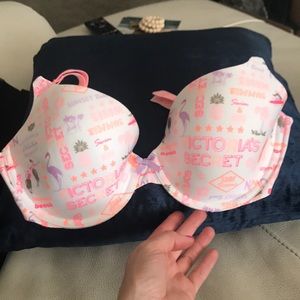 Victoria's Secret bra pristine condition.  32DD